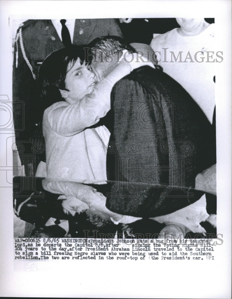 1965 Press Photo President Johnson Gets a Hug From his Daughter Lupi - Historic Images