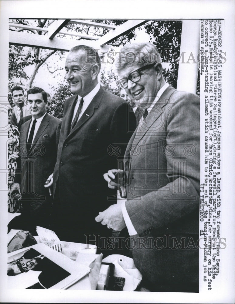 1965 Press Photo President Johnson Enjoys a Laugh With Two Former Secys - Historic Images