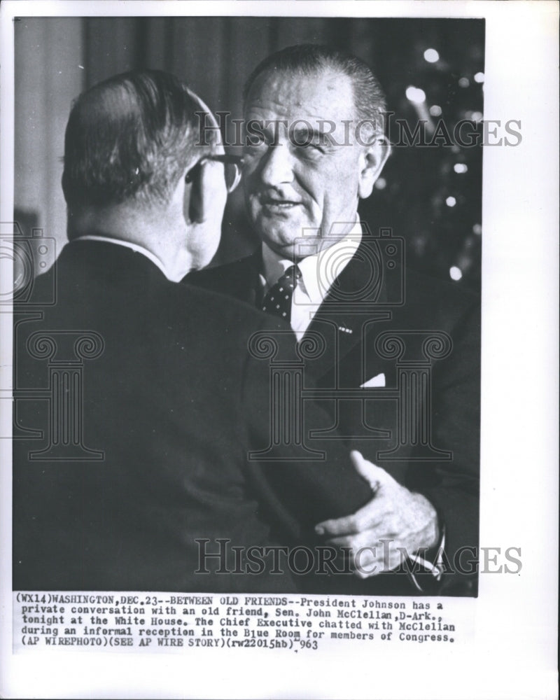 1963 Press Photo President Johnson Has a Private Conversation With Pres. John - Historic Images