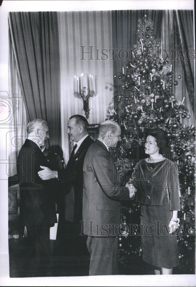 1963 Press Photo President and Mrs. Johnson Standing in Front of White House - Historic Images