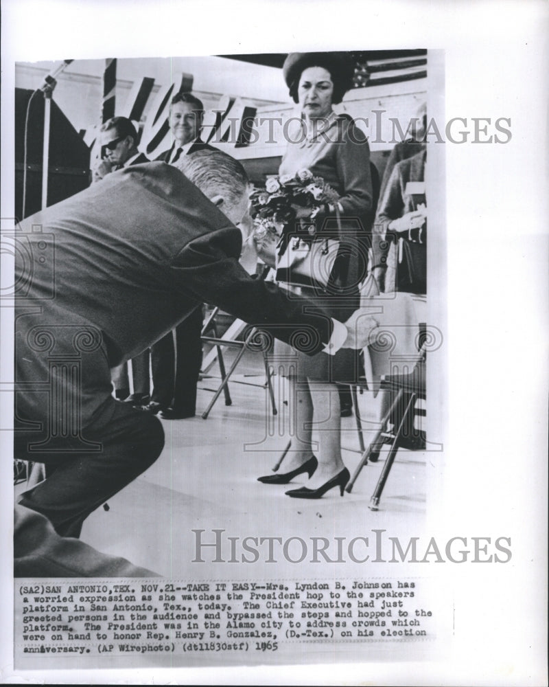 1965 Press Photo Mrs. Lyndon B. Johnson on Has Worried Expression President - Historic Images