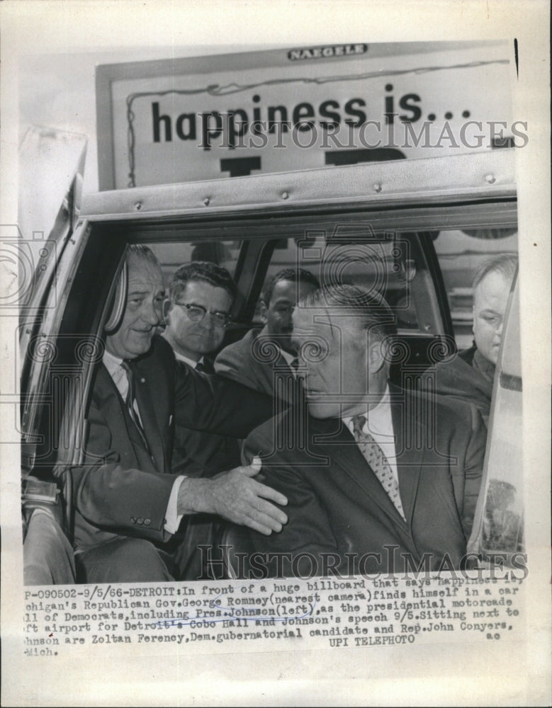 1966 Press Photo In Front of a Huge Billboard That Says Happiness in Chicago - Historic Images