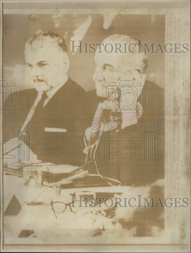 1967 Press Photo Lyndon Johnson listens to Address - RSH03461 - Historic Images