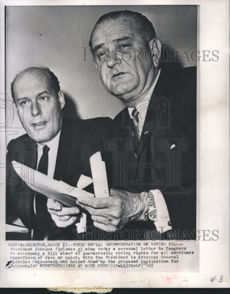 1965 Press Photo President Johnson Finishes  Today Personal Letter Congress - Historic Images