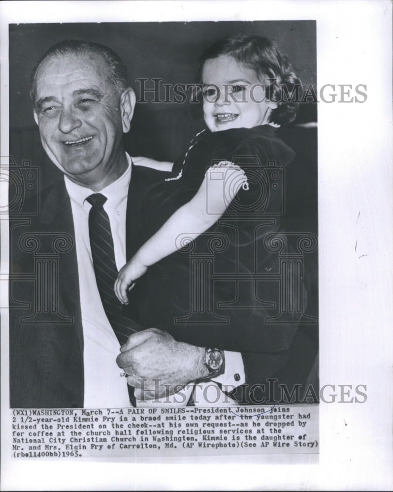 1965 Press Photo President Johnson Joins 21/2 Year Old Kimmie Fry in Broad Smile - Historic Images