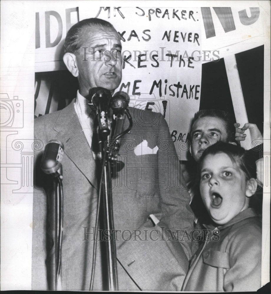 1956 Press Photo Lucy Baines Johnson has a Word of Leoder Lyndon Johnson - Historic Images