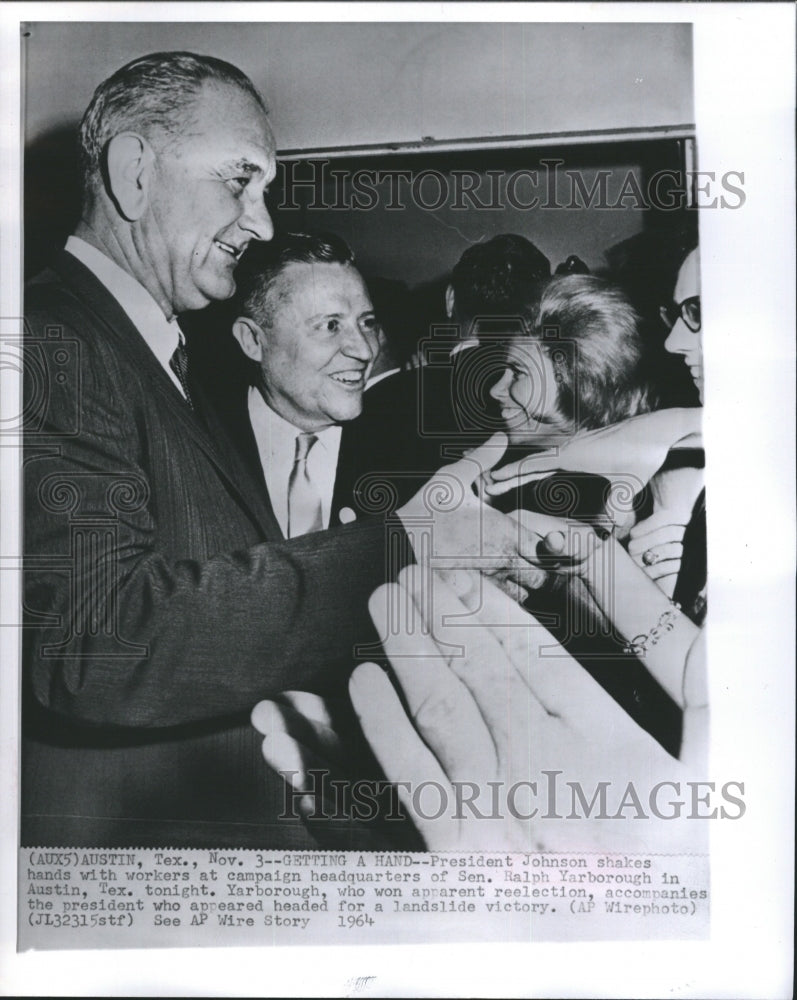 1964 Press Photo President Johnson Shakes Hands with Workers at Campaign - Historic Images