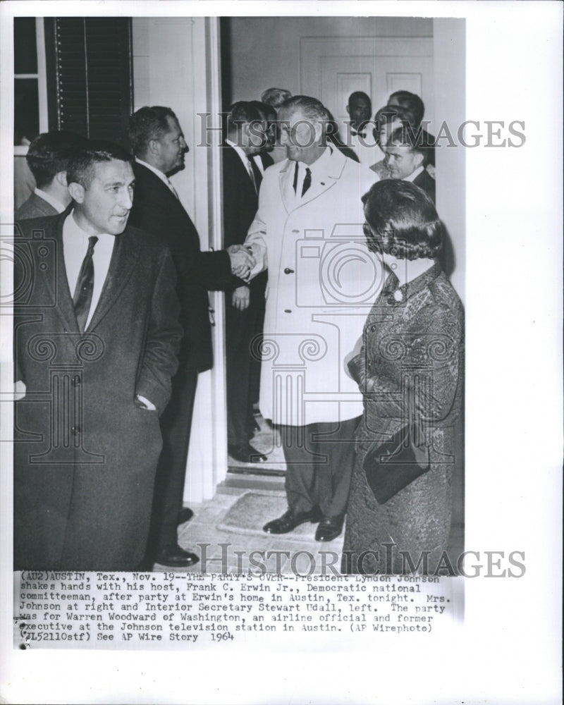 1964 Press Photo President Lyndon Johnson Shakes Hands With his Host Frank Erwin - Historic Images