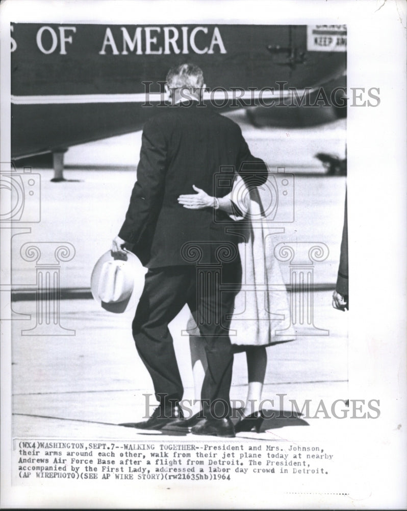 1964 Press Photo President and Mrs. Johnson, Their arms Around Each Other Walk - Historic Images