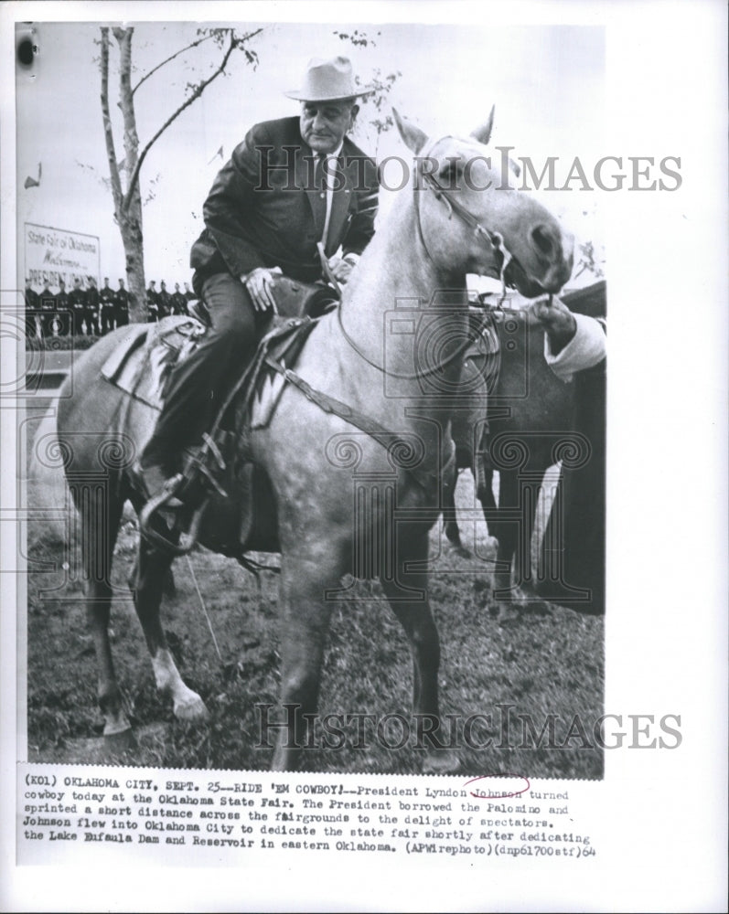 1964 Press Photo President Lyndon Johnson Turned Cowboy Oklahama State - Historic Images