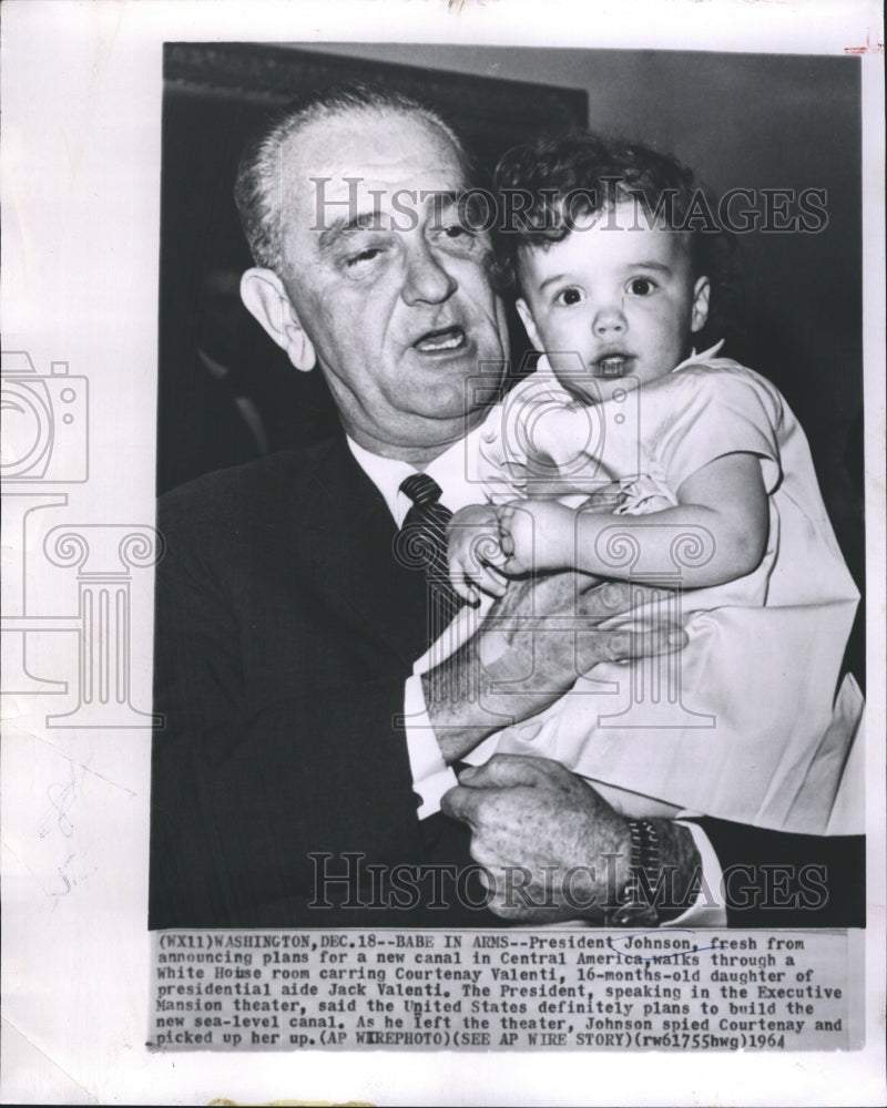 1984 Press Photo President Johnson, Fresh from Announcing Plans for Canal - Historic Images