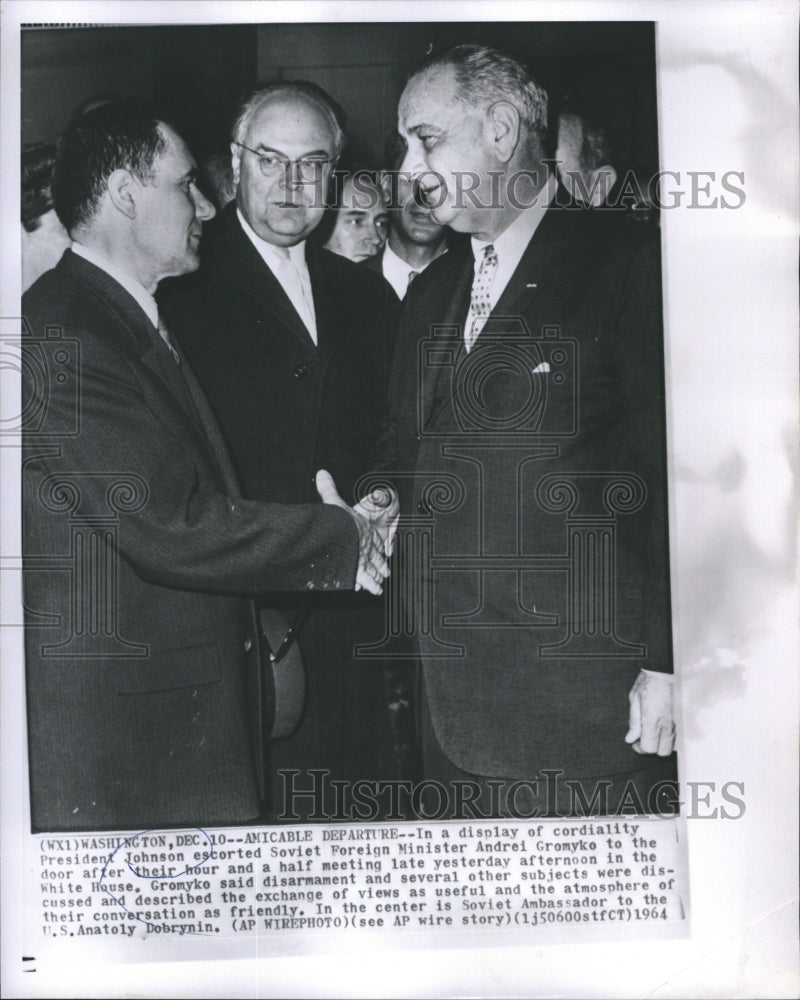 1964 Press Photo In a Display of Cordiality President Johnson Escorted Soviet - Historic Images