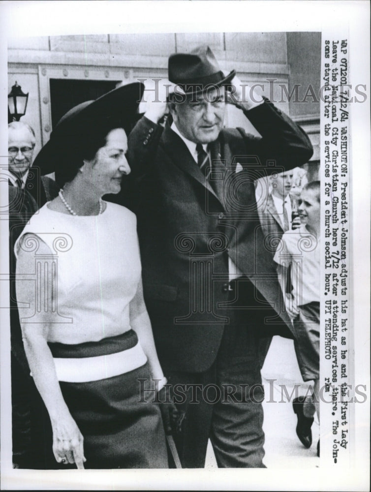 1964 Press Photo President Johnson Adjusts His Hat and First Lady Leave National - Historic Images