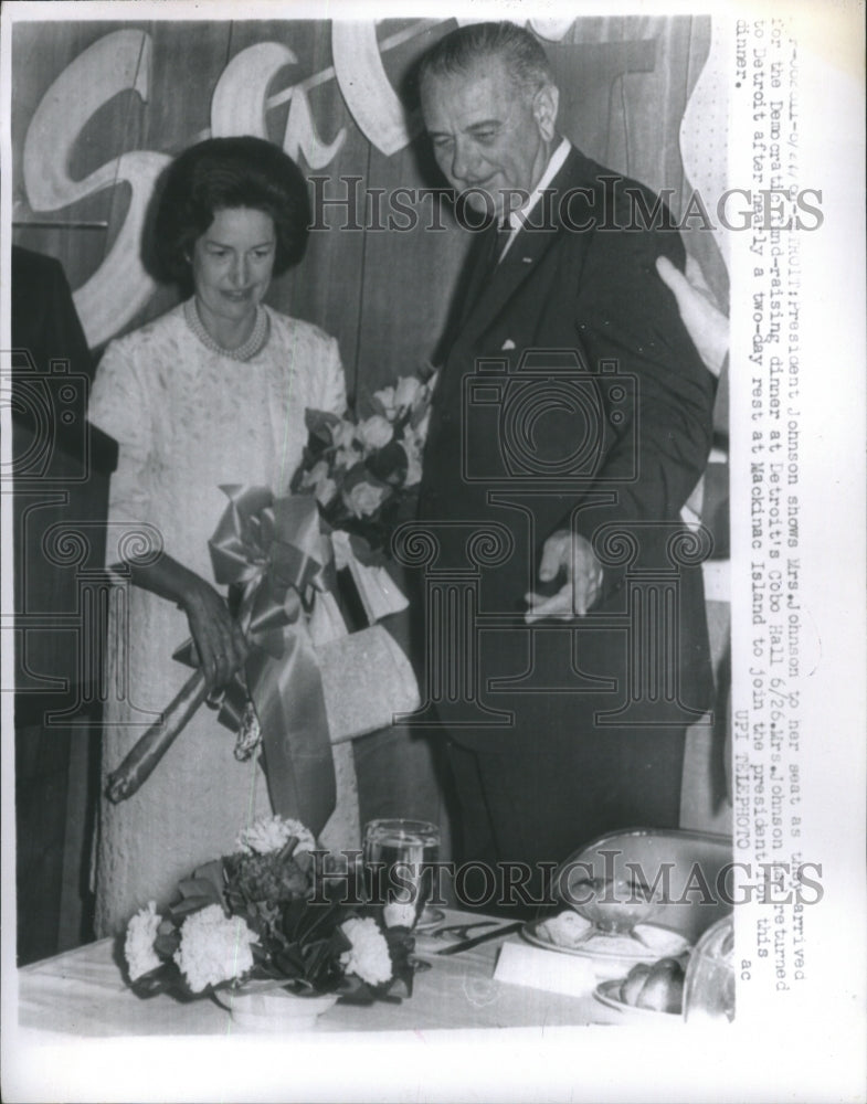 1926 Press Photo President Johnson Shows Mrs Johnson to her Most as Larry-Arrive - Historic Images