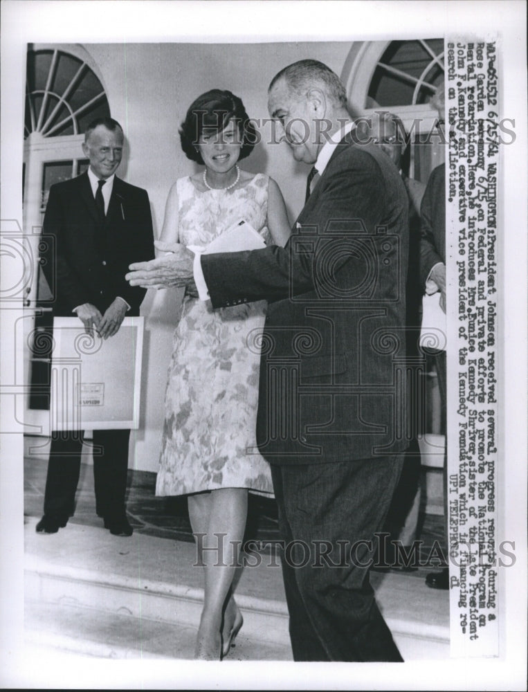 1964 Press Photo President Johnson Received Several Progress Reports - Historic Images