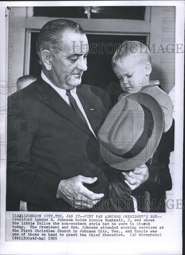 1987 Press Photo President Lyndon B. Johnson Holds Ronnie Bushnell - RSH03843 - Historic Images