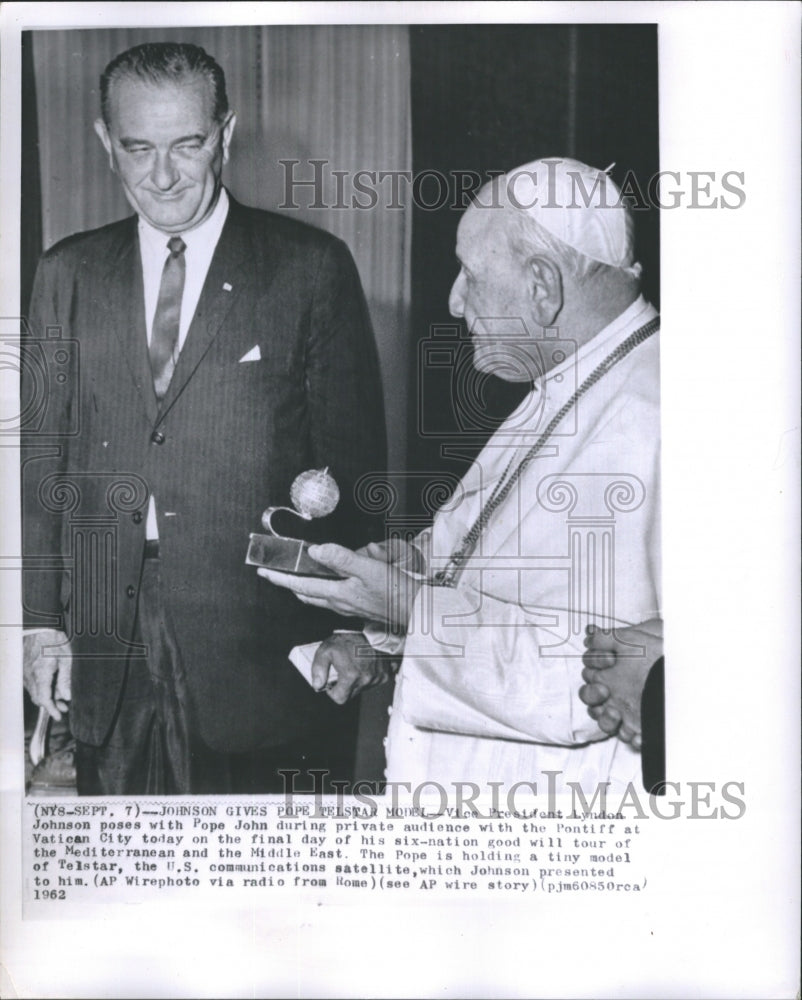 1952 Press Photo Vice President Lyndon Johnson Poses With Pope John - RSH03869 - Historic Images