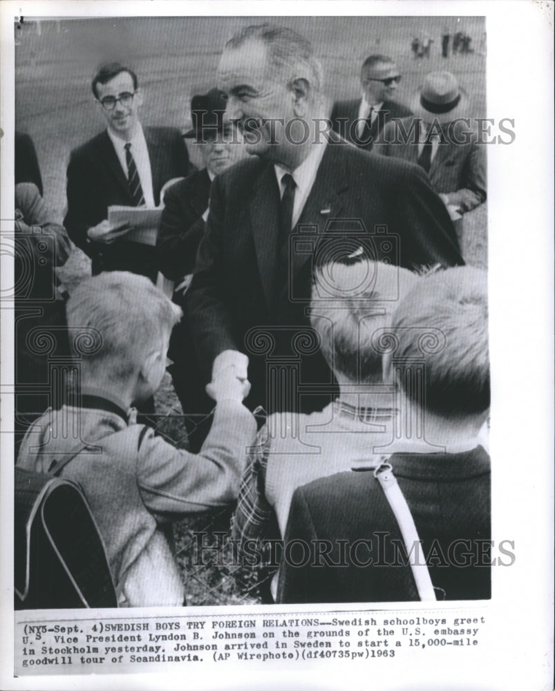 1963 Press Photo Swedish Schoolboys Greet US Vice President Lyndon B. Johnson - Historic Images