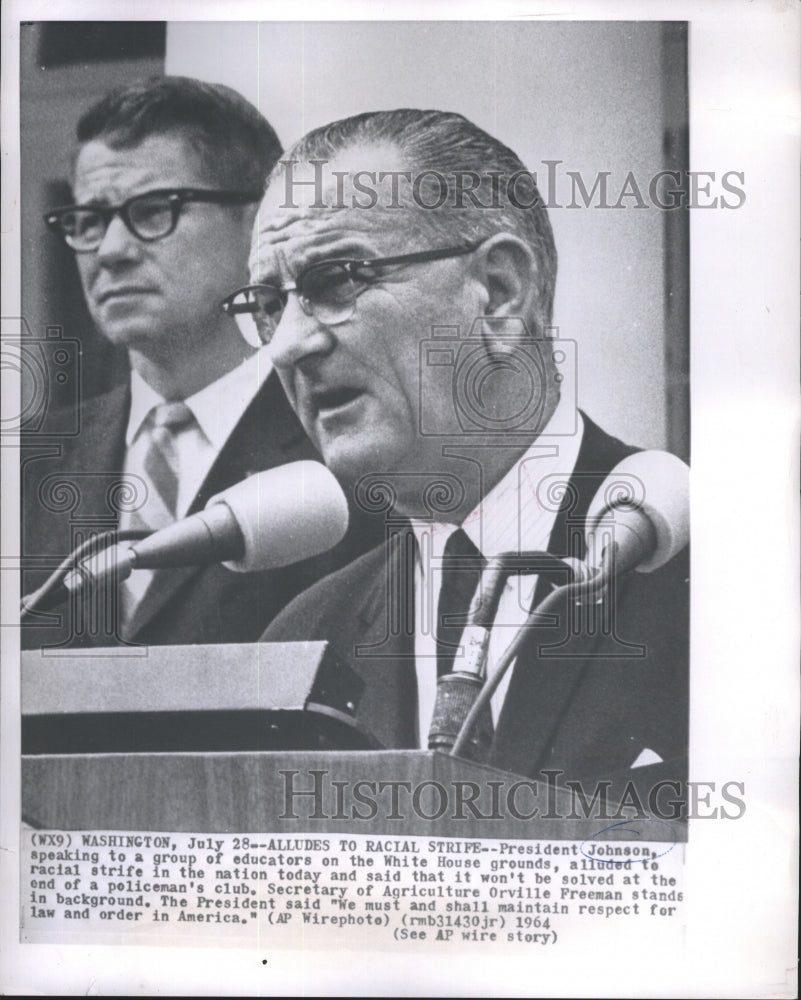 1964 Press Photo President Johnson Speaking to Group of Educators on White House - Historic Images