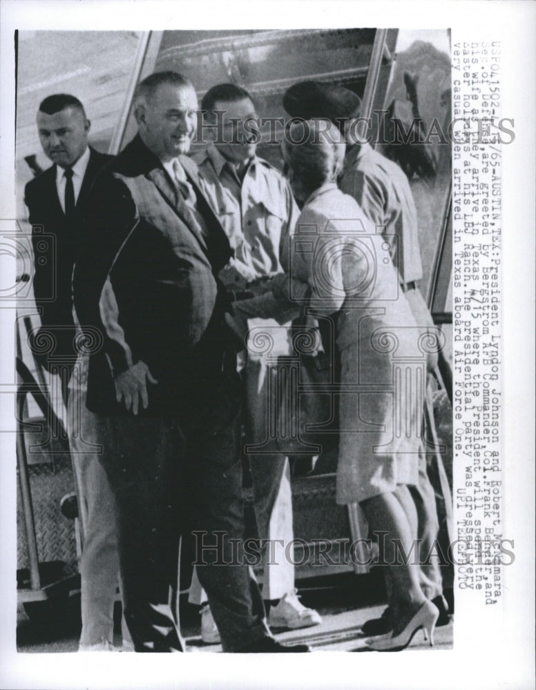 1965 Press Photo President Lyndon Johnson and Robert McNamara Sen. of Defense - Historic Images