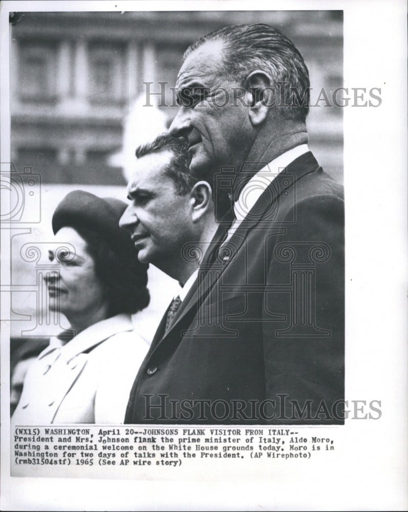 1965 Press Photo President and Mrs. Johnson Flank the Prime Minister of Italy - Historic Images