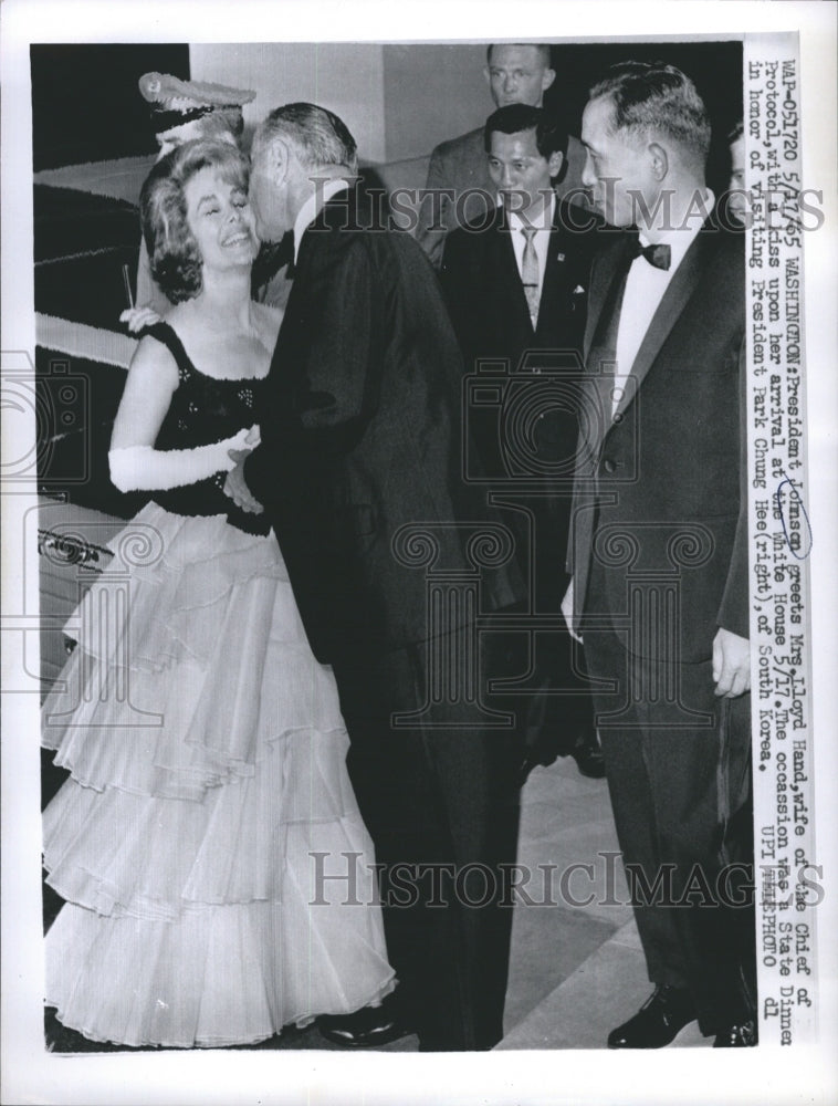 1965 Press Photo President Johnson Greets Mrs. Lloyd Rand, Wife of the Chief - Historic Images