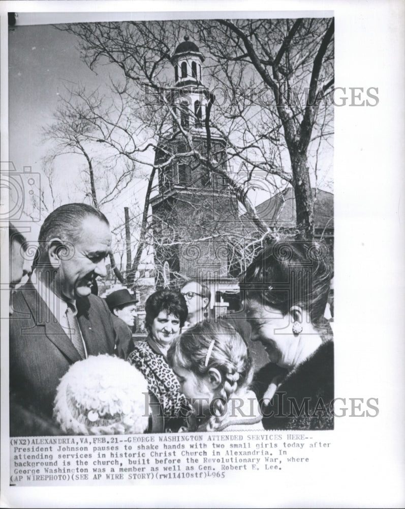 1965 Press Photo President Johnson Pauses to Shake Hands with Two Small Girls - Historic Images