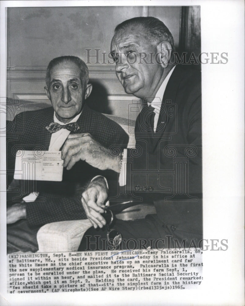 1955 Press Photo Tony Palcaorolla of Baltimore Sits Beside President Johnson - Historic Images