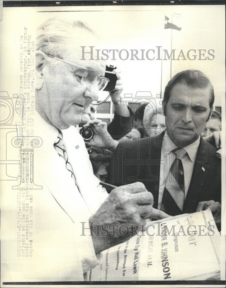 1971 President Lyndon B. Johnson Seems Pensive Spoke Reflects-Historic Images