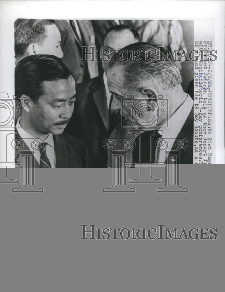 1966 Press Photo South Viet Namese Premier Nguyen Cao Ny and President Johnson - Historic Images