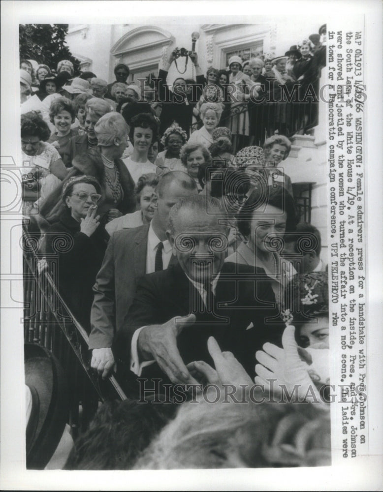 1966 Press Photo Female Admireres Press for Handshake With Pres.Johnson on South - Historic Images