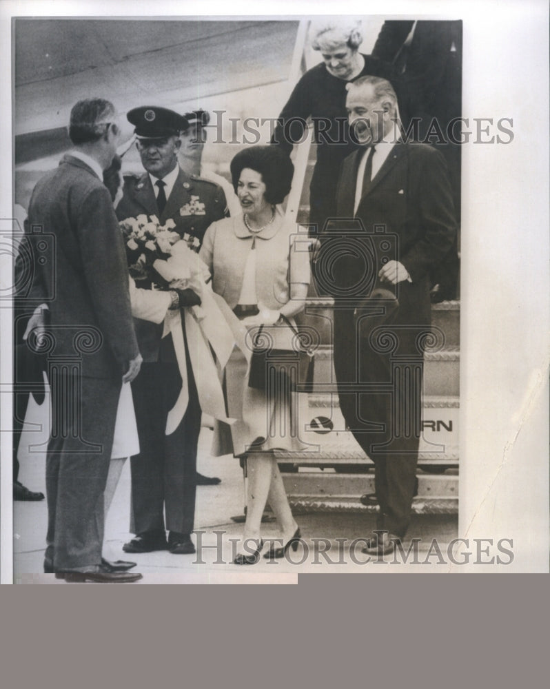 1965 Press Photo President Lyndon Johnson Enjoys Good Laugh His Arrival Houston - Historic Images