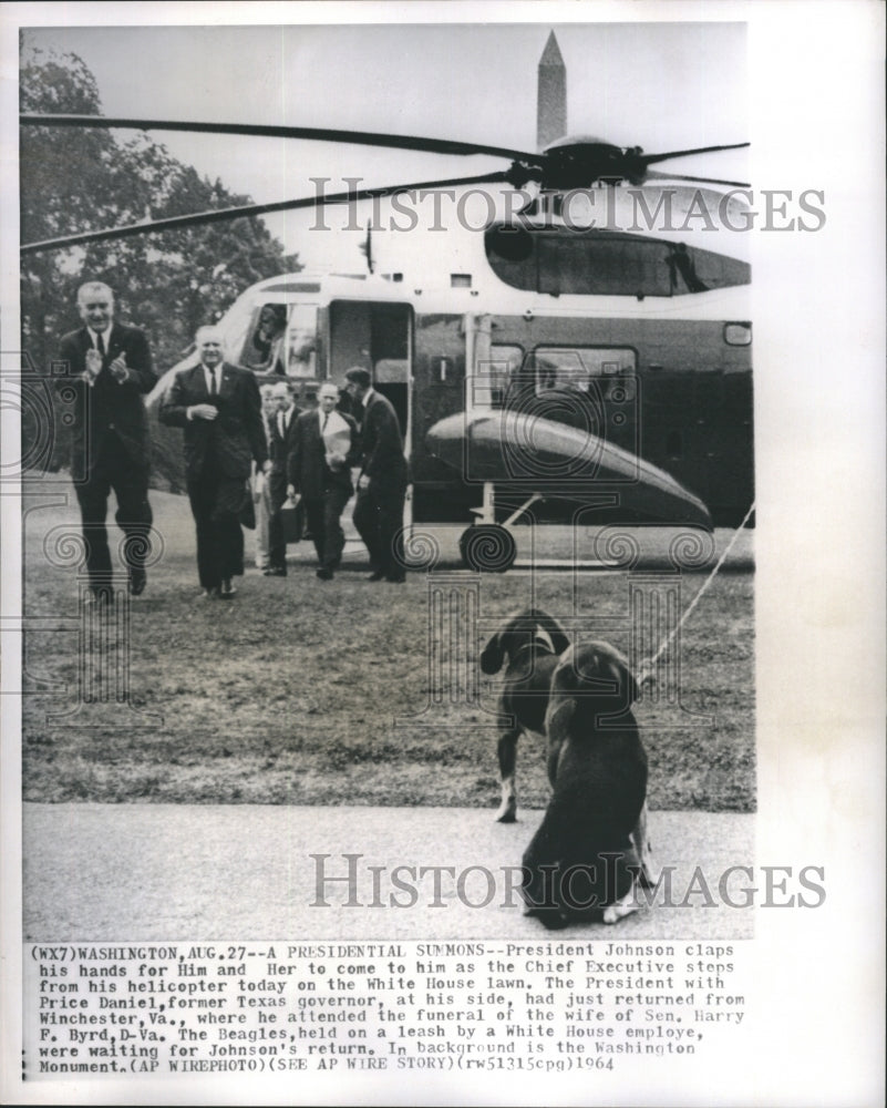 1964 Press Photo President Johnson Claps is Hands for Him and Her to Come to Him - Historic Images