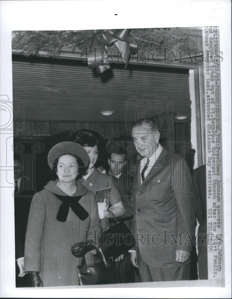 1965 Press Photo President Johnson Escorts Mrs. Johnson and Daughter Lynda - Historic Images