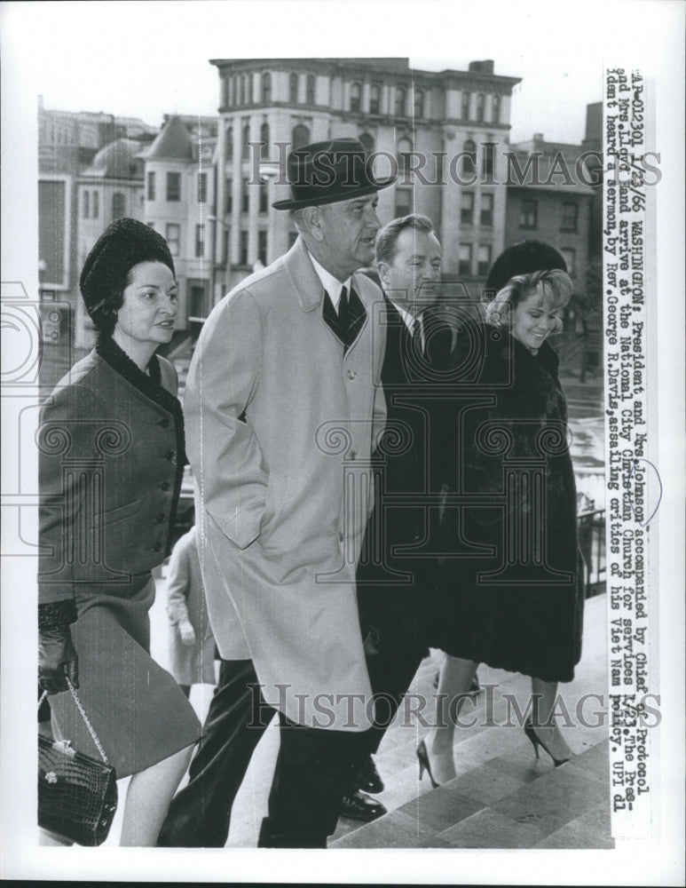 1966 Press Photo President and Mrs. Johnson Accompanied by Chief of Protocol - Historic Images