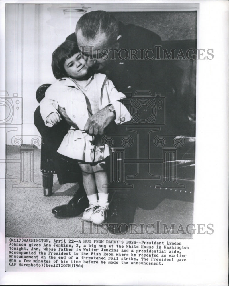 1964 Press Photo President Lyndon Johnson Gives Ann Jenkins Big Hug - Historic Images