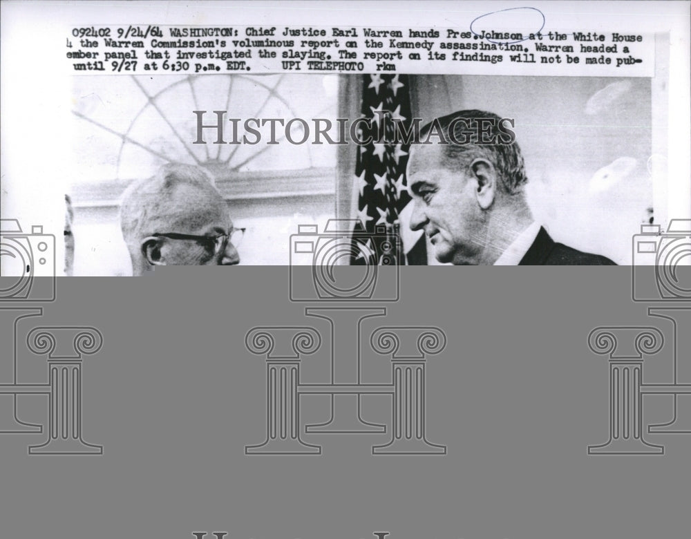 1954 Press Photo Chief Justice Earl Warren Hands Pres Johnson at the White House - Historic Images