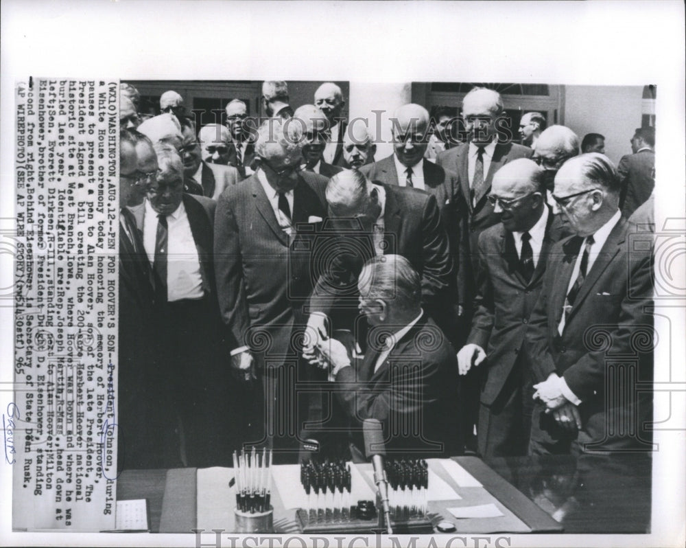 1965 Press Photo President Johnson, During White House Ceremony Honoring Memory - Historic Images