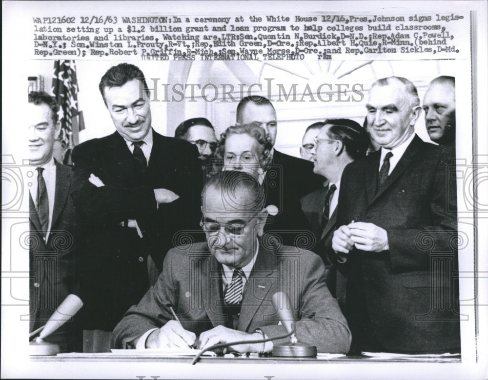 1959 Press Photo In A Ceremony at the White House Pres. Johnson Signs Legilation - Historic Images