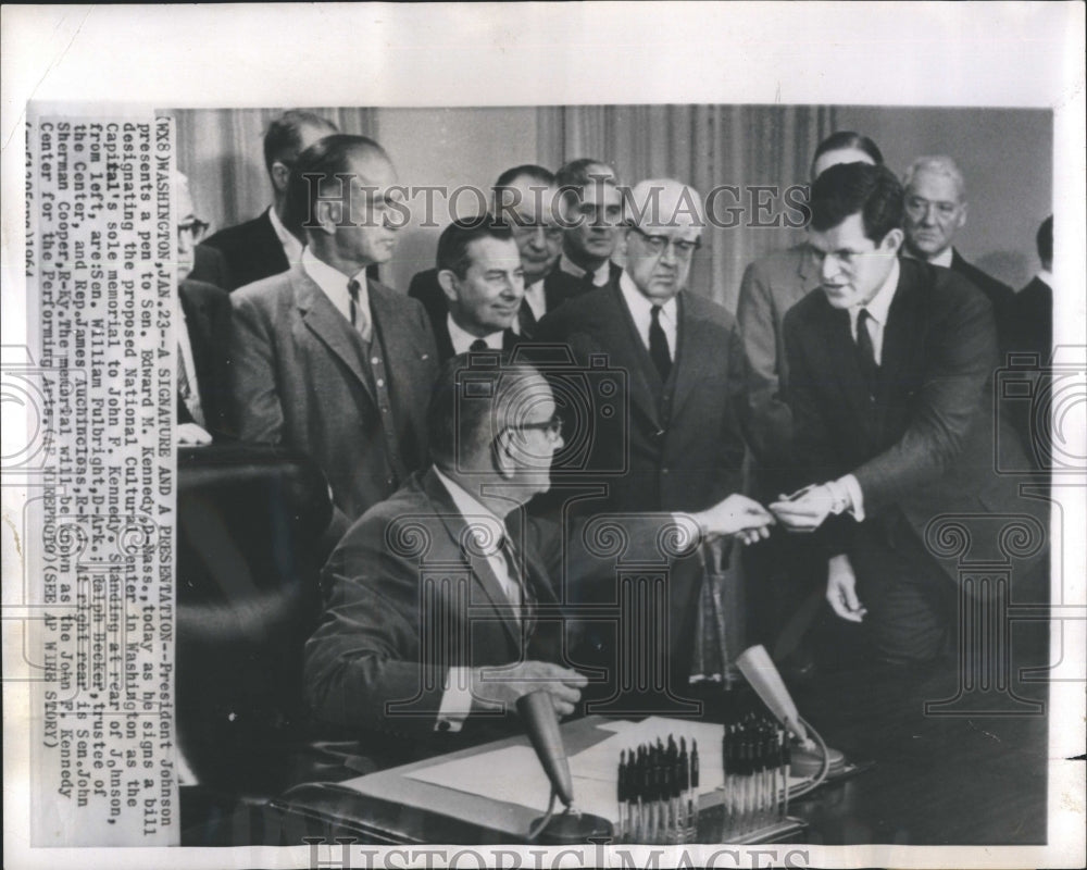 1964 Press Photo President Johnson Presents a Pen to Sen. Edward Kennedy - Historic Images