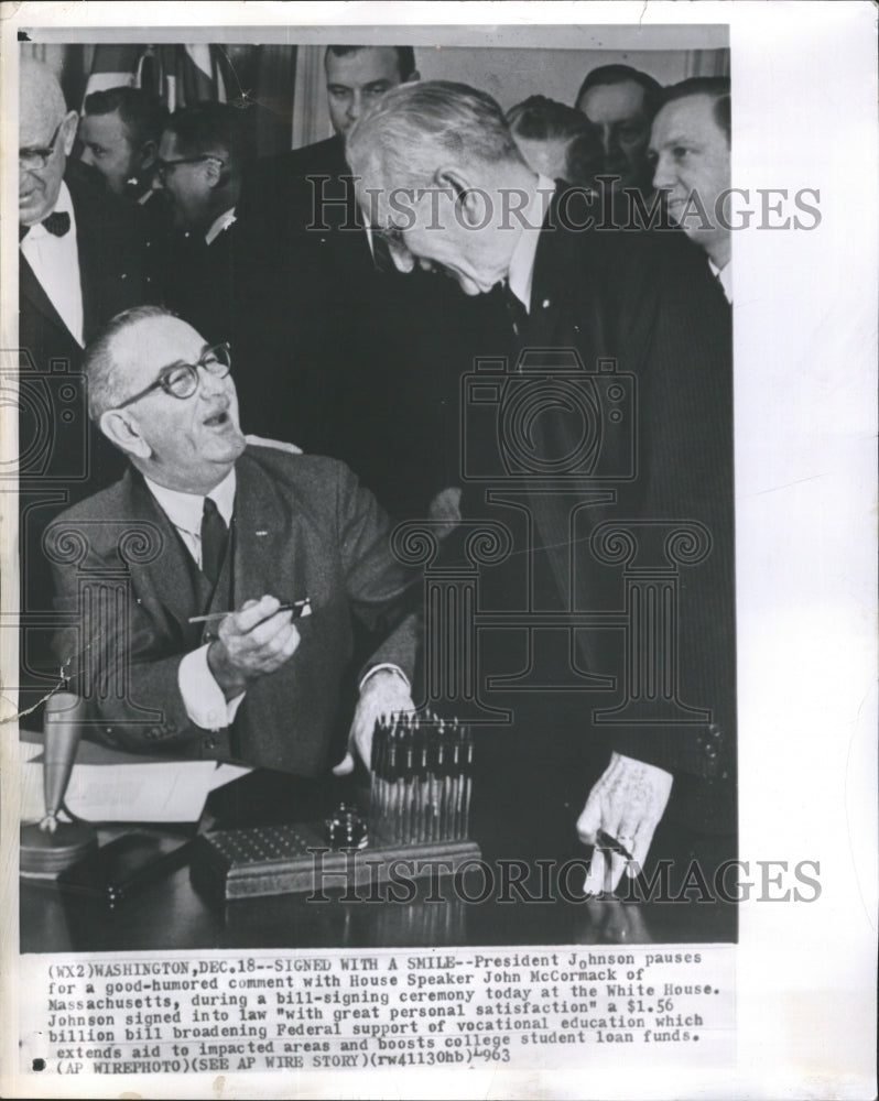 1963 Press Photo President Lyndon Johnson Pauses for a Good-Homered Comment - Historic Images