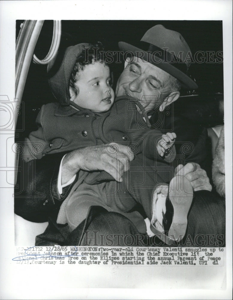 1965 Press Photo Two-year-Old Courtenay Valenti Sniggles Up to President Johnson - Historic Images