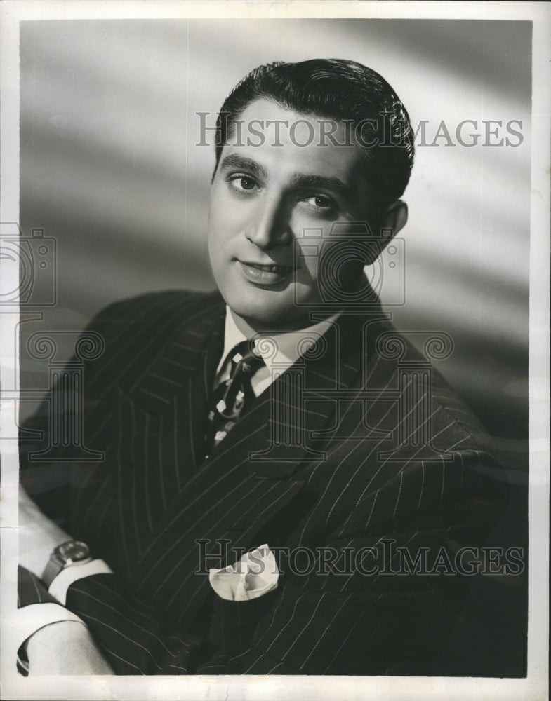 1950 Press Photo Roberts Alda, Motion Picture Star is Master of Ceremonies - Historic Images