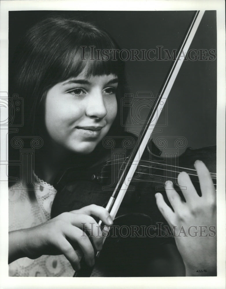 1974 Press Photo Jpm Chase Violinist - Historic Images