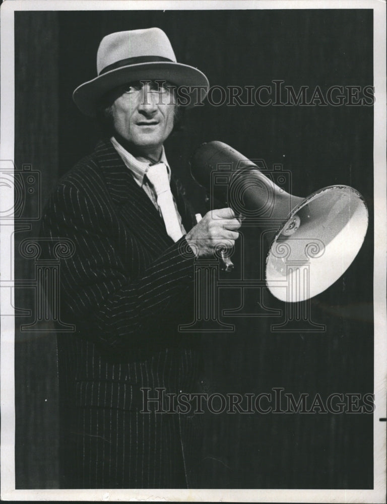 1971 Press Photo Charlie Callas In One Of His Characters On The Des O&#39;Connor Shw - Historic Images