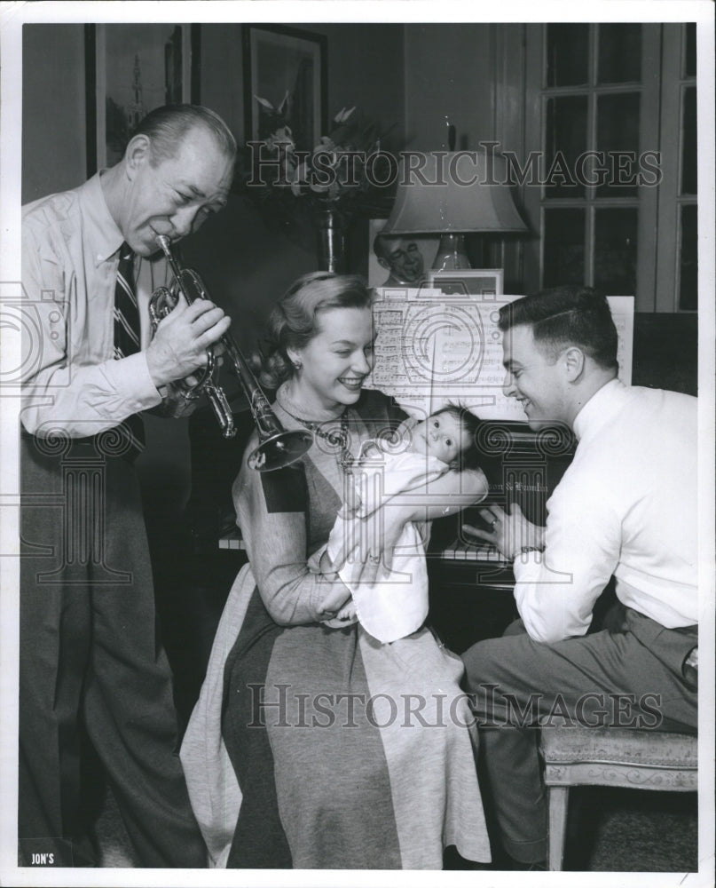 1955 Press Photo Mr And Mrs Buddy Charles With Infant And Stepdad - RSH04887 - Historic Images