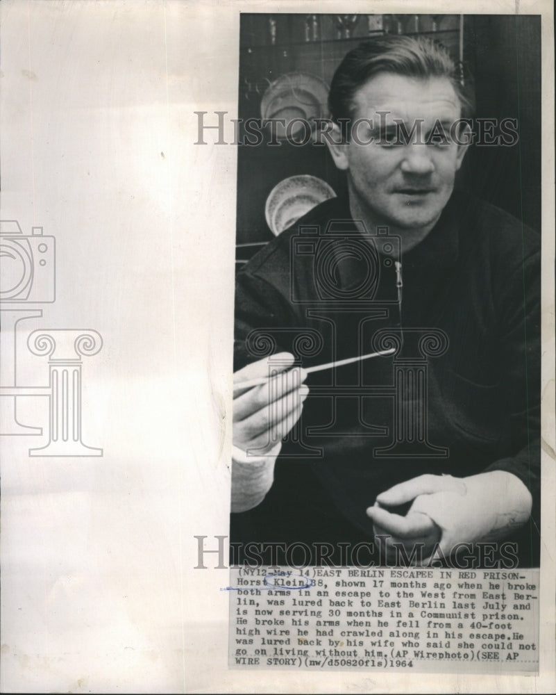 1964 Press Photo Horst Klein Broke Both Arms Escaping W Berlin Now Serving 30 Yr - Historic Images