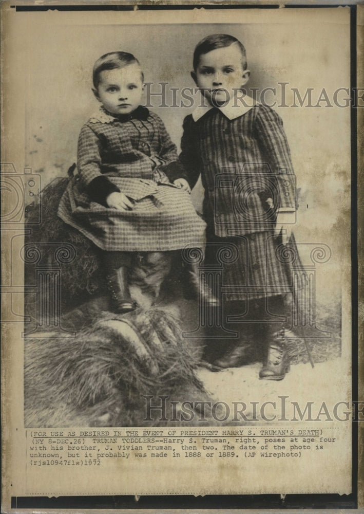 1972 Press Photo Harry S Truman Poses AT 4 With Brother Vivian 1888 or 1889 COPY - Historic Images