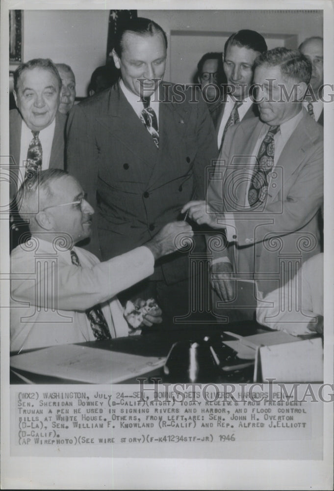 1946 Press Photo Senator Sheridan Downey Flood Control Bills At White House - Historic Images