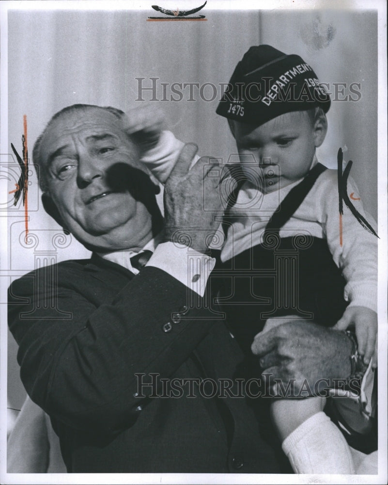 1968 Press Photo Lyndon Johnson and grandson, Cobb Hall. - RSH05419 - Historic Images